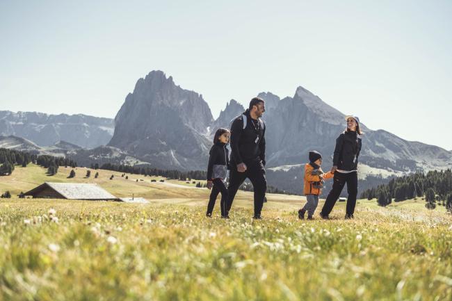 Escursione sulle Dolomiti per famiglie in estate.