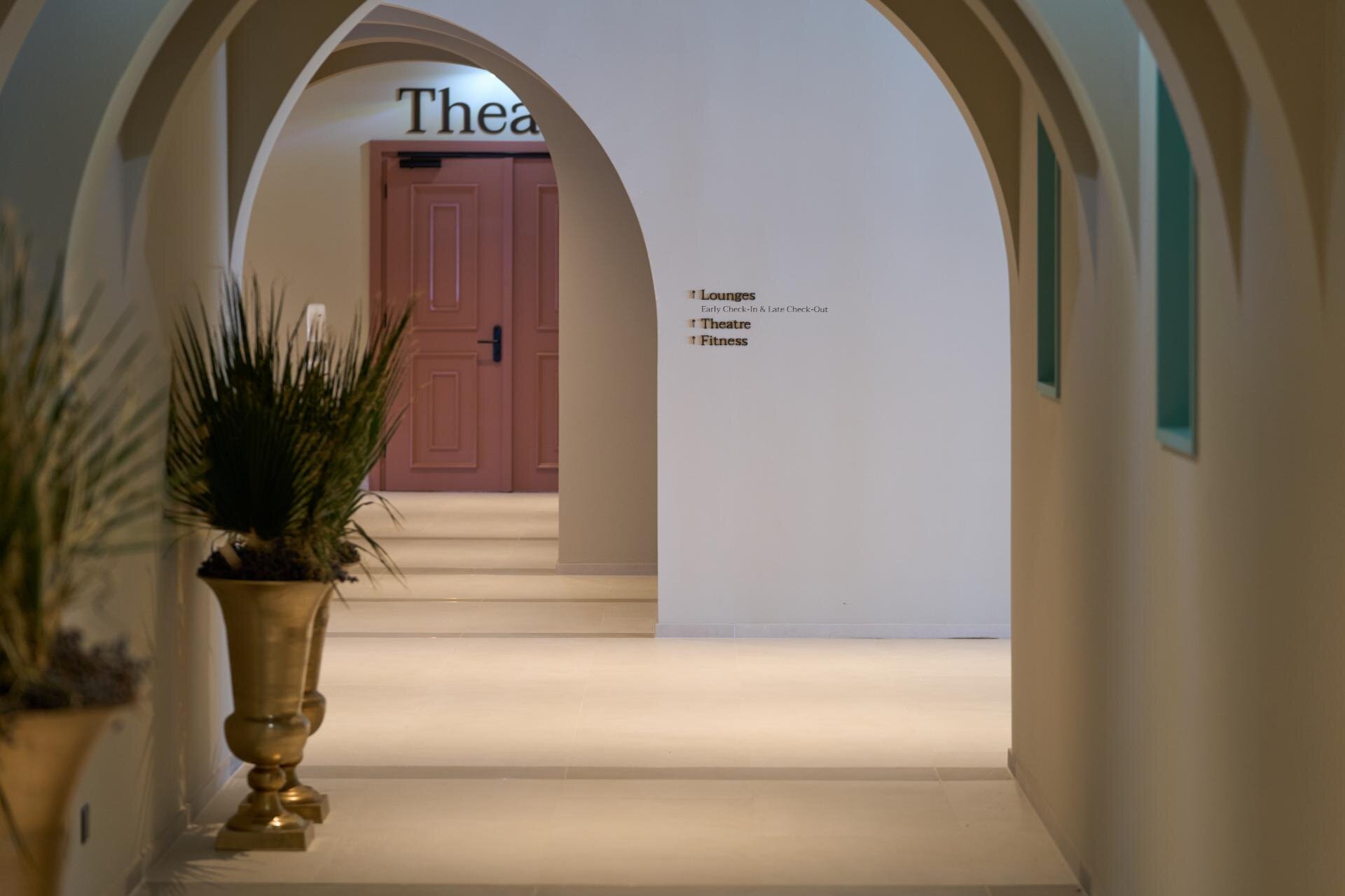 Ingresso del teatro al Cavallino Bianco Caorle, family hotel Venezia